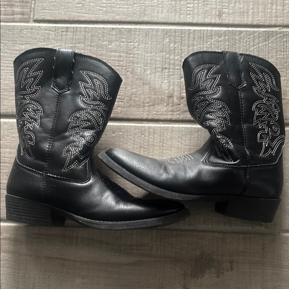 Black Western Cowboy Boots with Embroidered Design